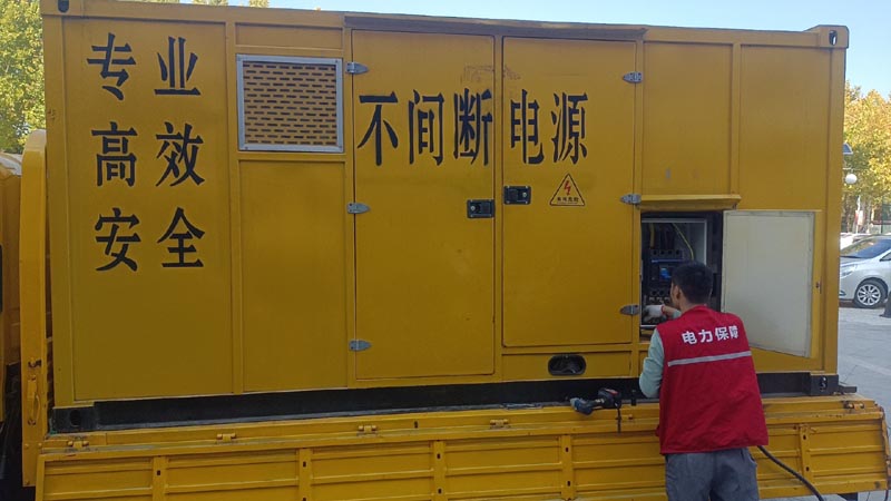 新城镇柴油发电机组和UPS电源配合使用时，如何避免切换过程中的电力中断？